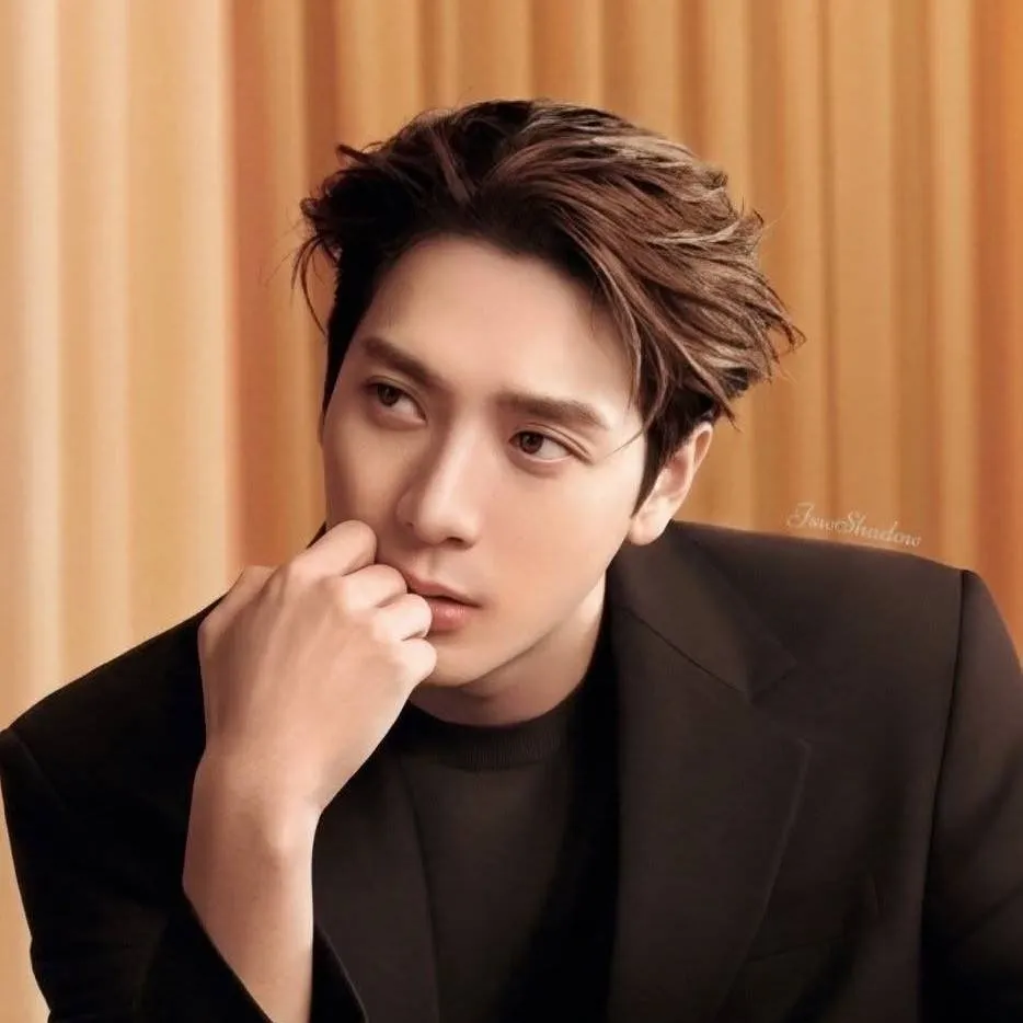 chat with ai character: Jackson Wang 