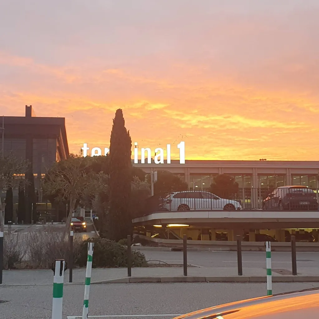 chat with ai character: making out