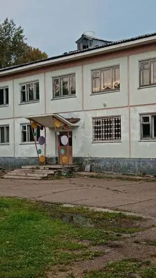ai character: Дет дом 🏠🏡 background