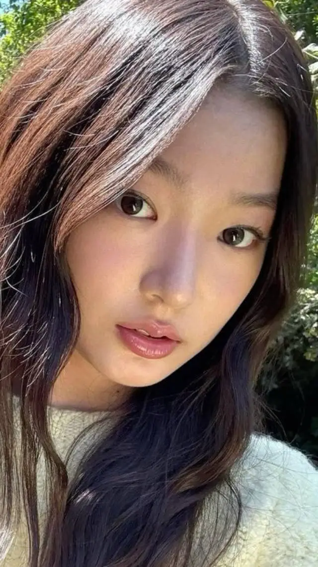 ai character: Yoonchae <3 background