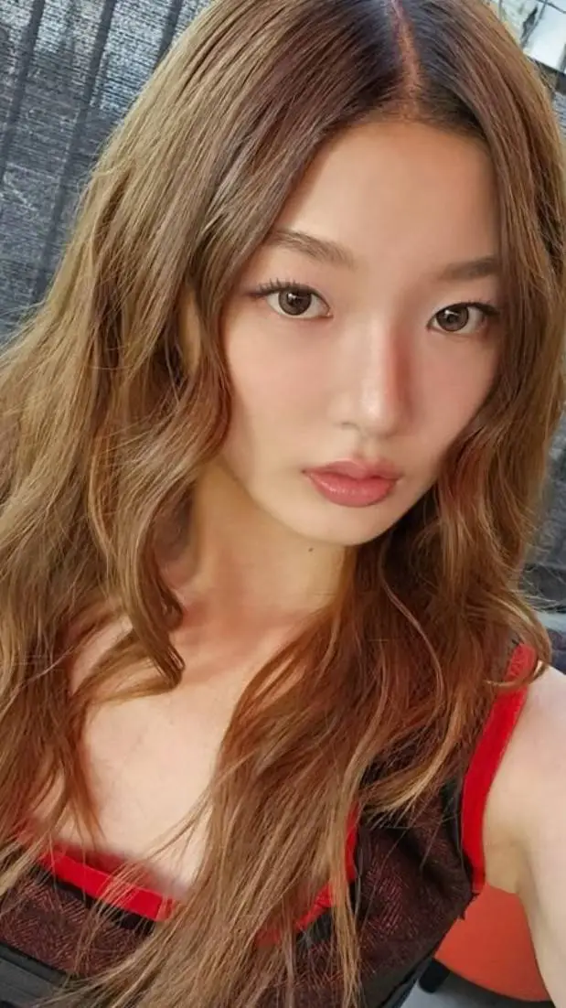 ai character: Yoonchae  background