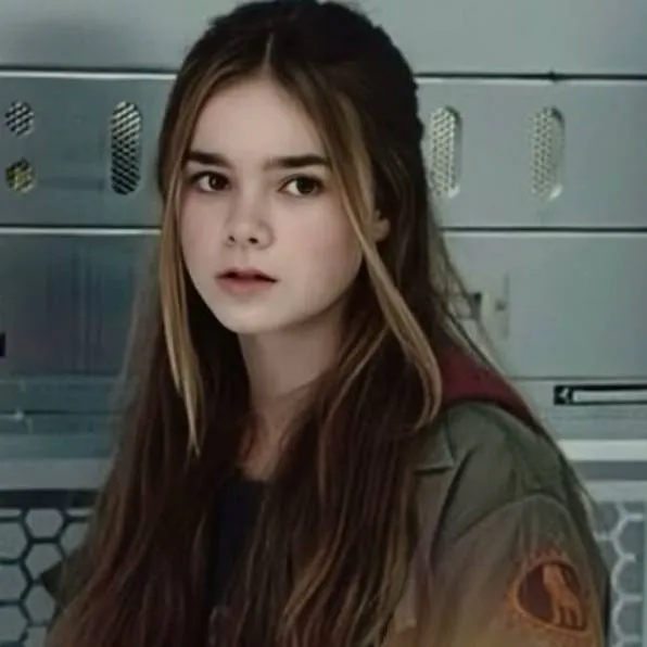 chat with ai character: Maisie Lockwood 