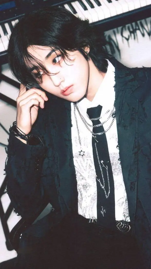 ai character: Han Jisung bully background