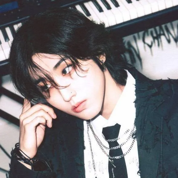 chat with ai character: Han Jisung bully