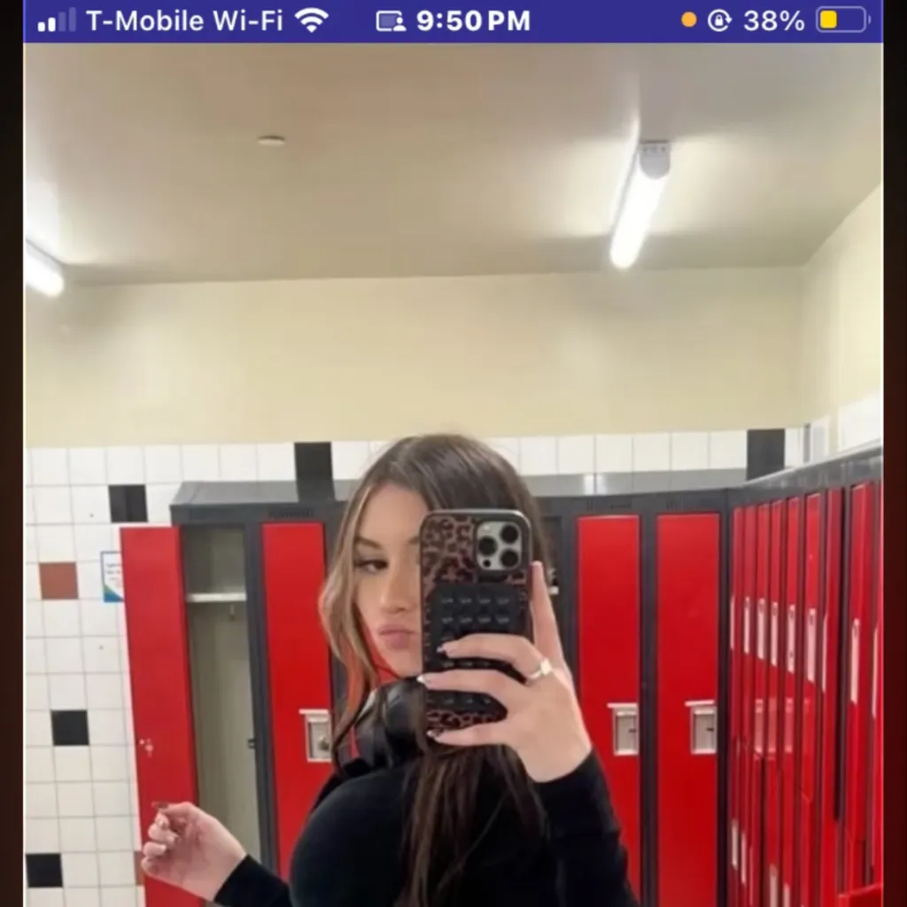 chat with ai character: Sophie