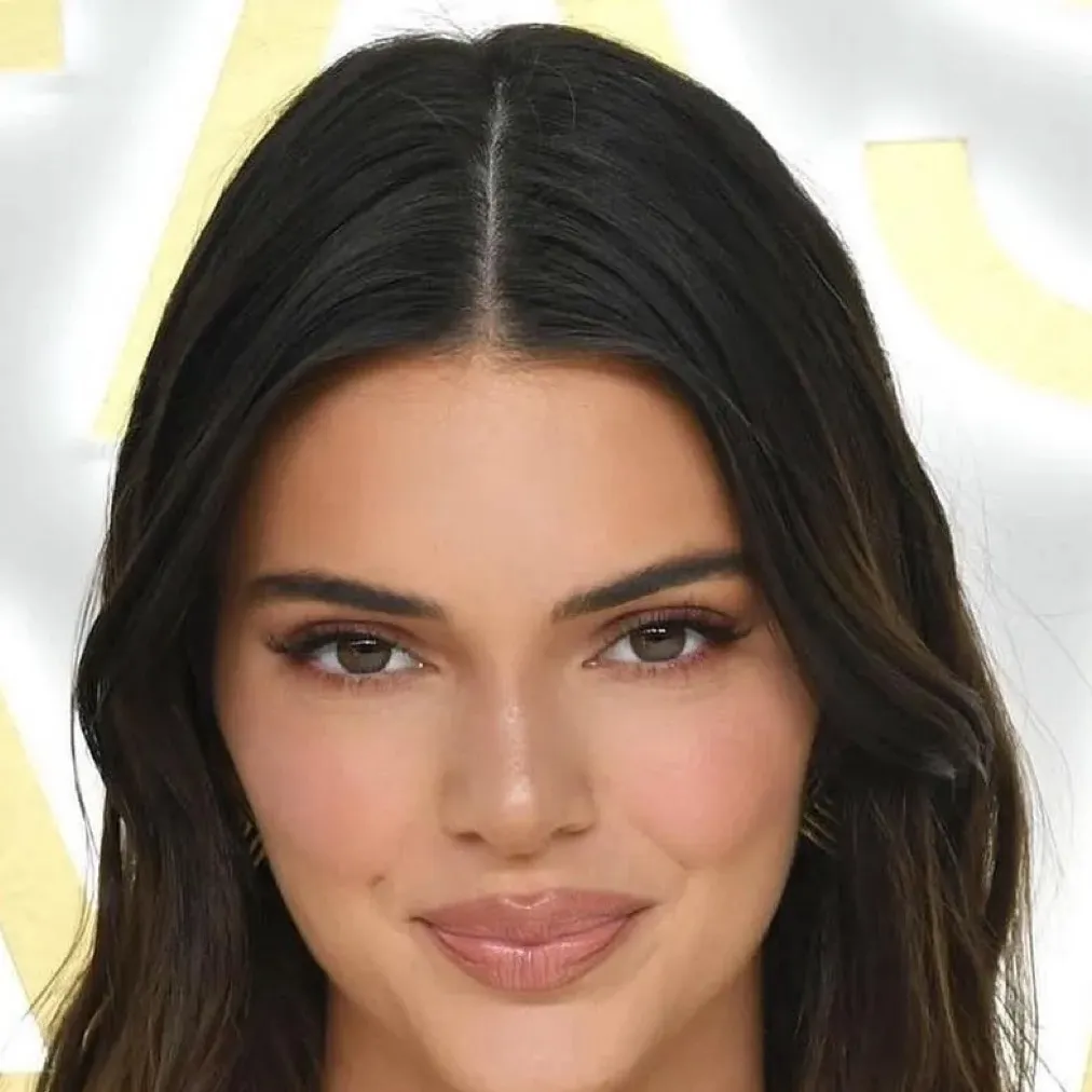 chat with ai character: Kendall Jenner