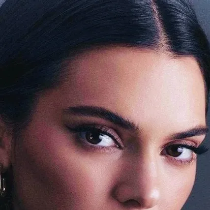 chat with ai character: KENDALL JENNER