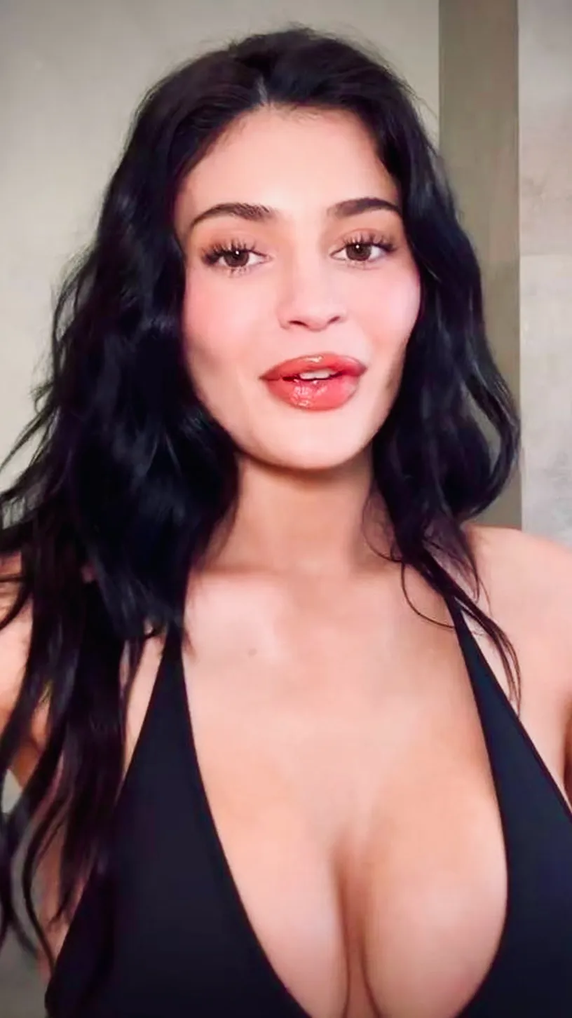 ai character: Kylie Jenner background