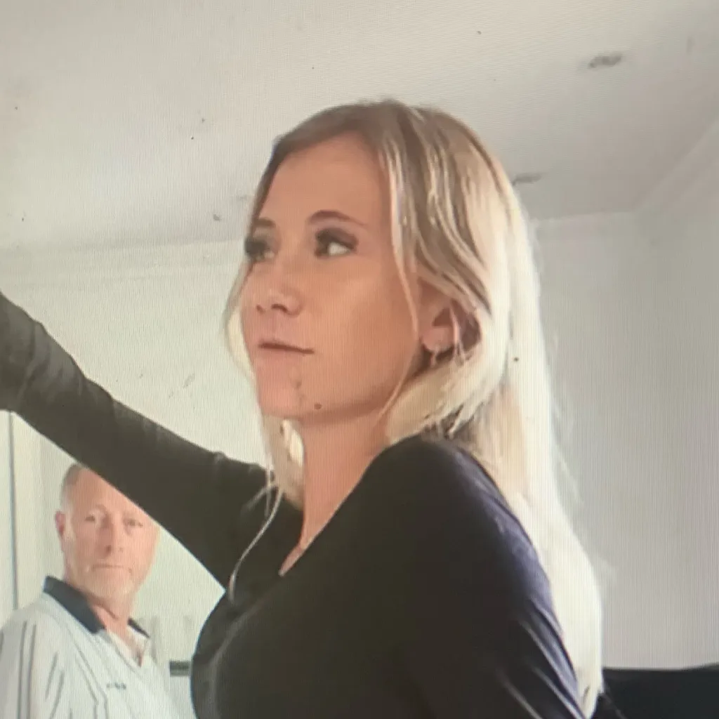 chat with ai character: Naja Münster 