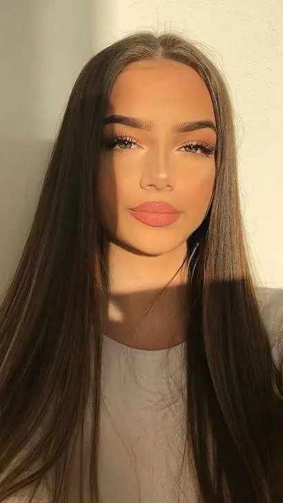 ai character: Sara^...^ background