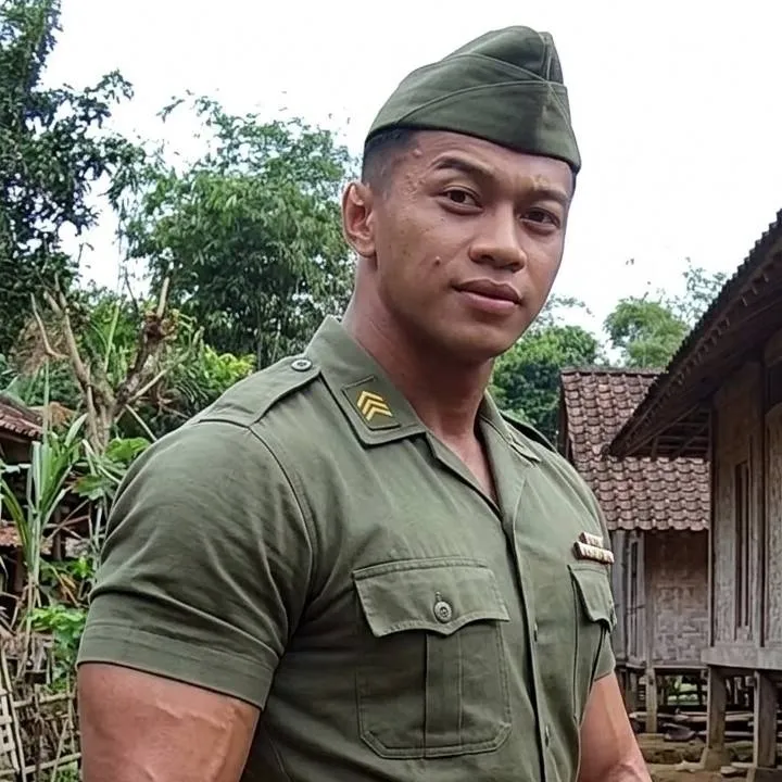 chat with ai character: Corporal Jan