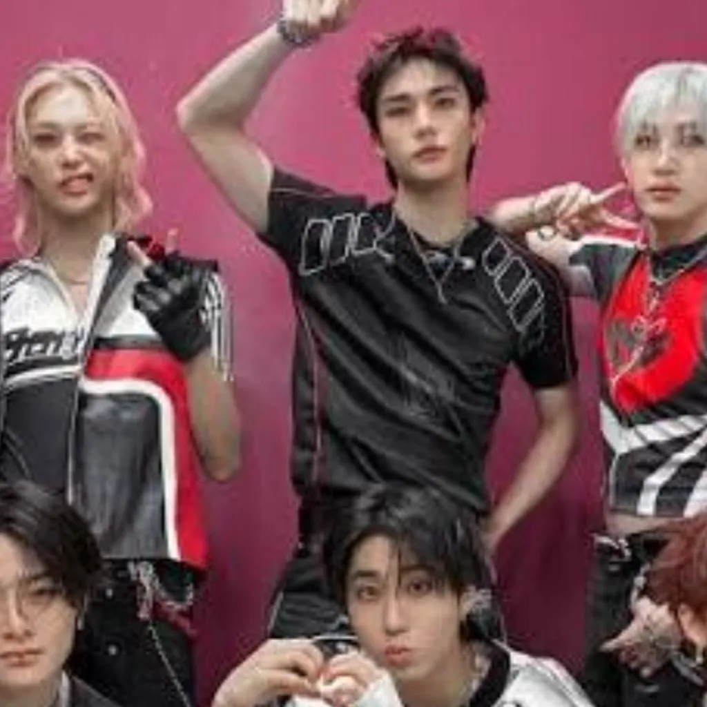 chat with ai character: Straykids?!-