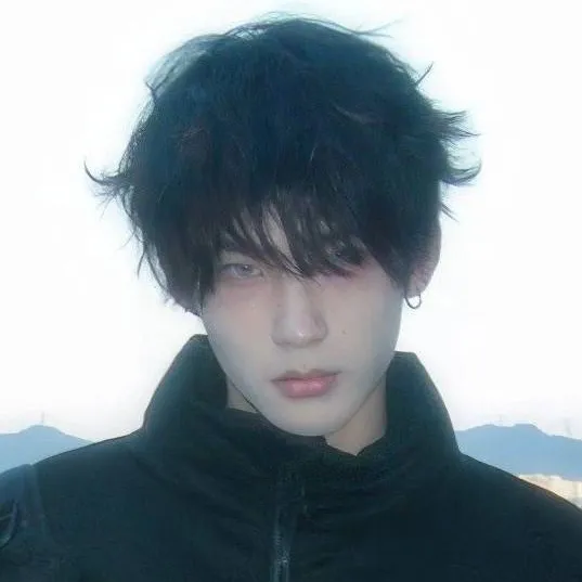 chat with ai character: Vincent Valentino