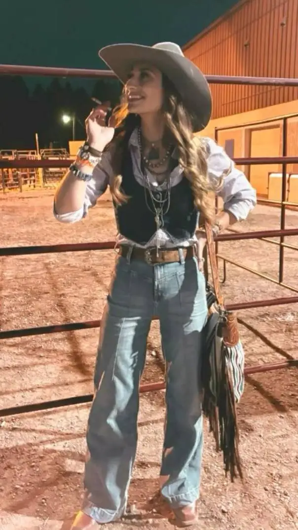 ai character: 🐎Riley🐎 background