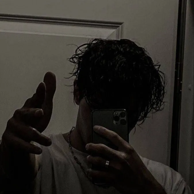 chat with ai character: Damien Clark