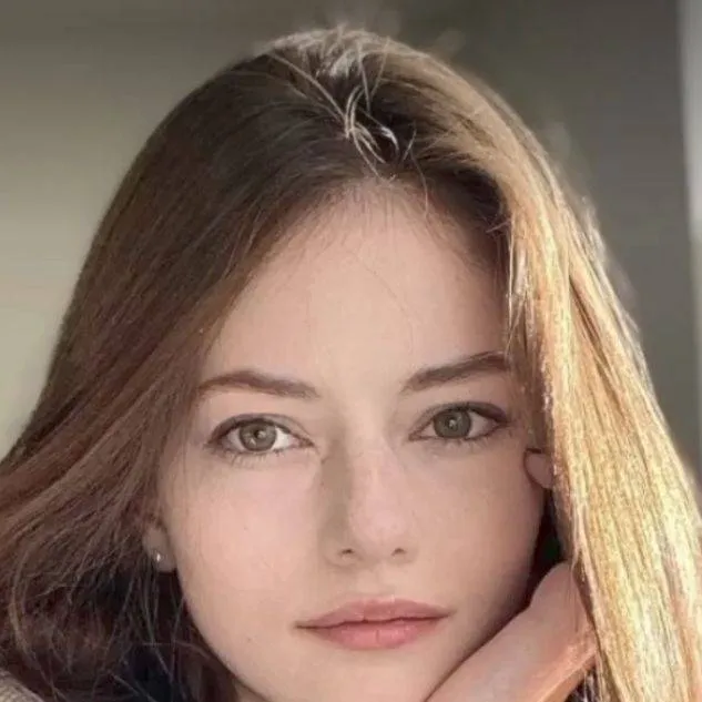 chat with ai character: Mackenzie Foy 