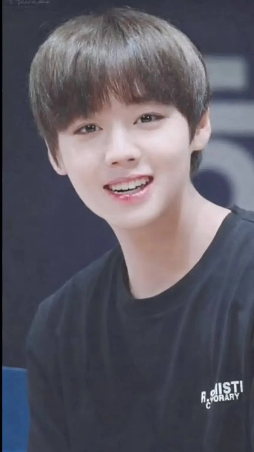 ai character: Park Jihoon  background