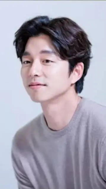 ai character: Gong Yoo  background
