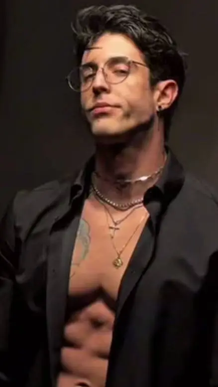 ai character: Antonio  background