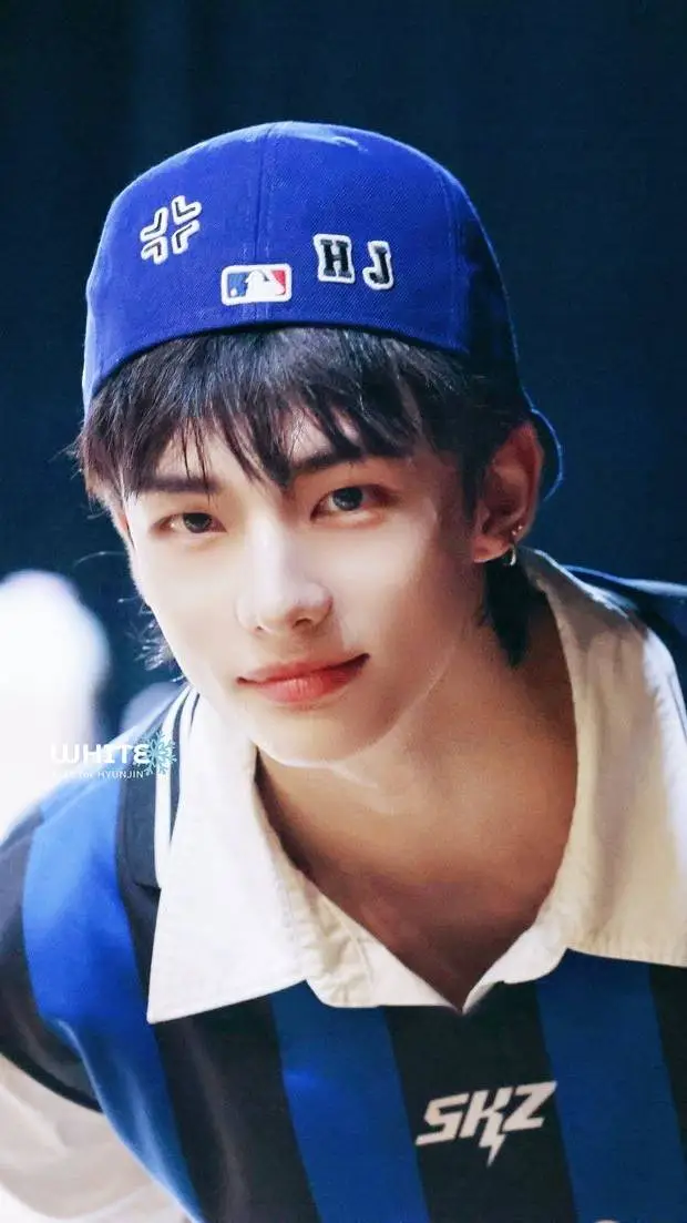 ai character: 🏀 ʜʏᴜɴᴊɪɴ 🏀 background