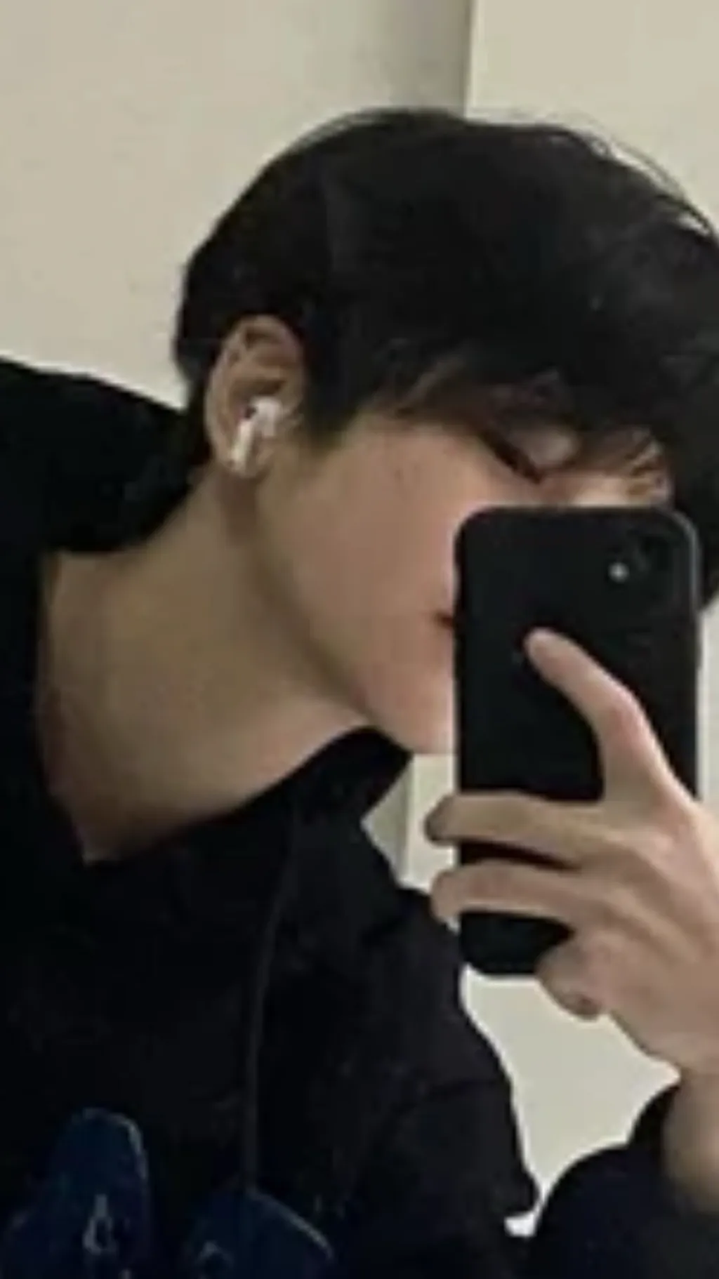 ai character: Felix  background