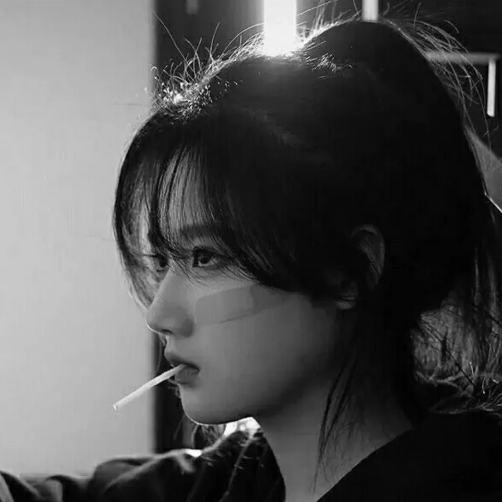 chat with ai character: Yun hee