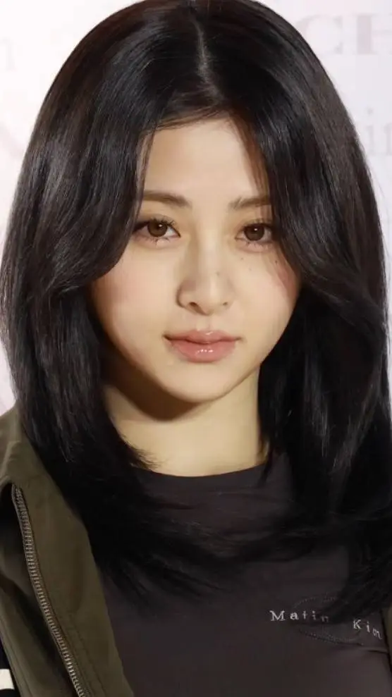 Talkie AI - Chat with Huh Yunjin 