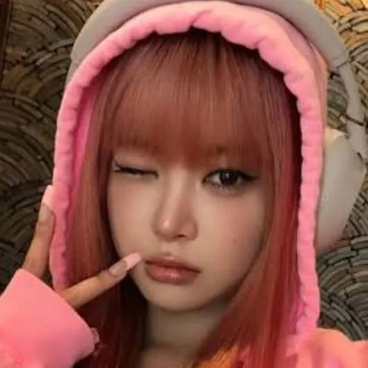 chat with ai character: Hong Eunchae 