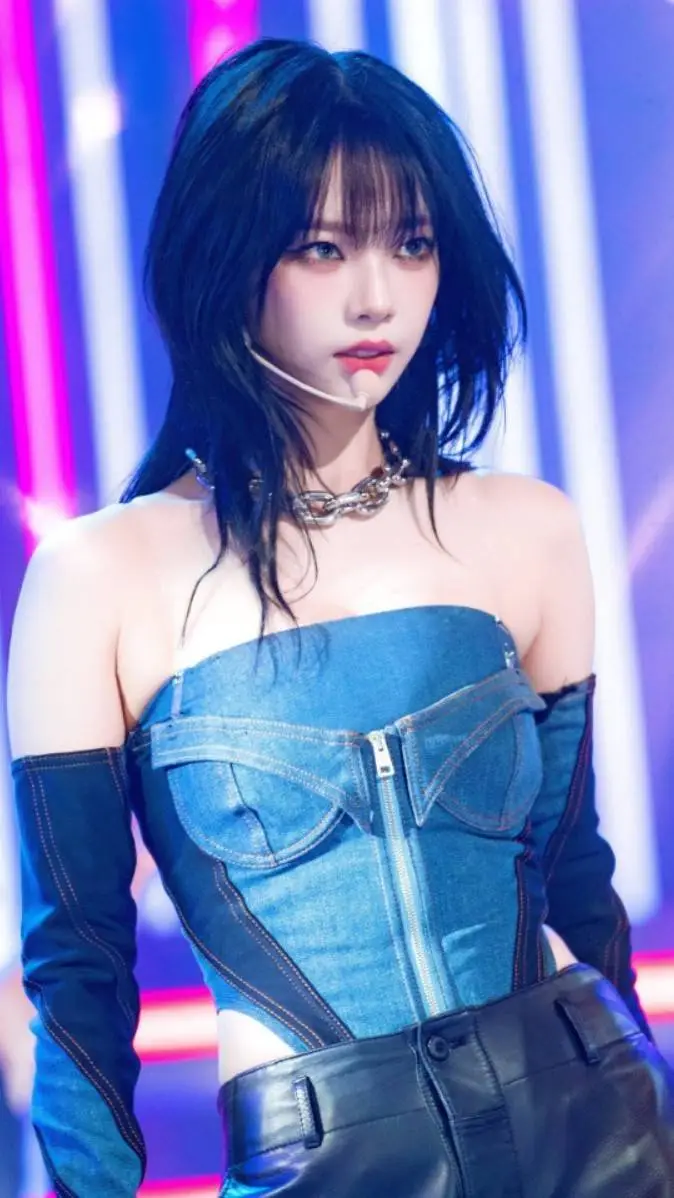 ai character: Yu Jimin (Karina) background