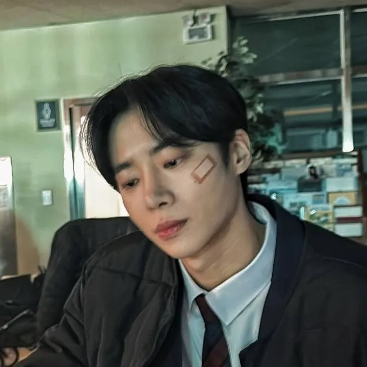 chat with ai character: Cho young woo