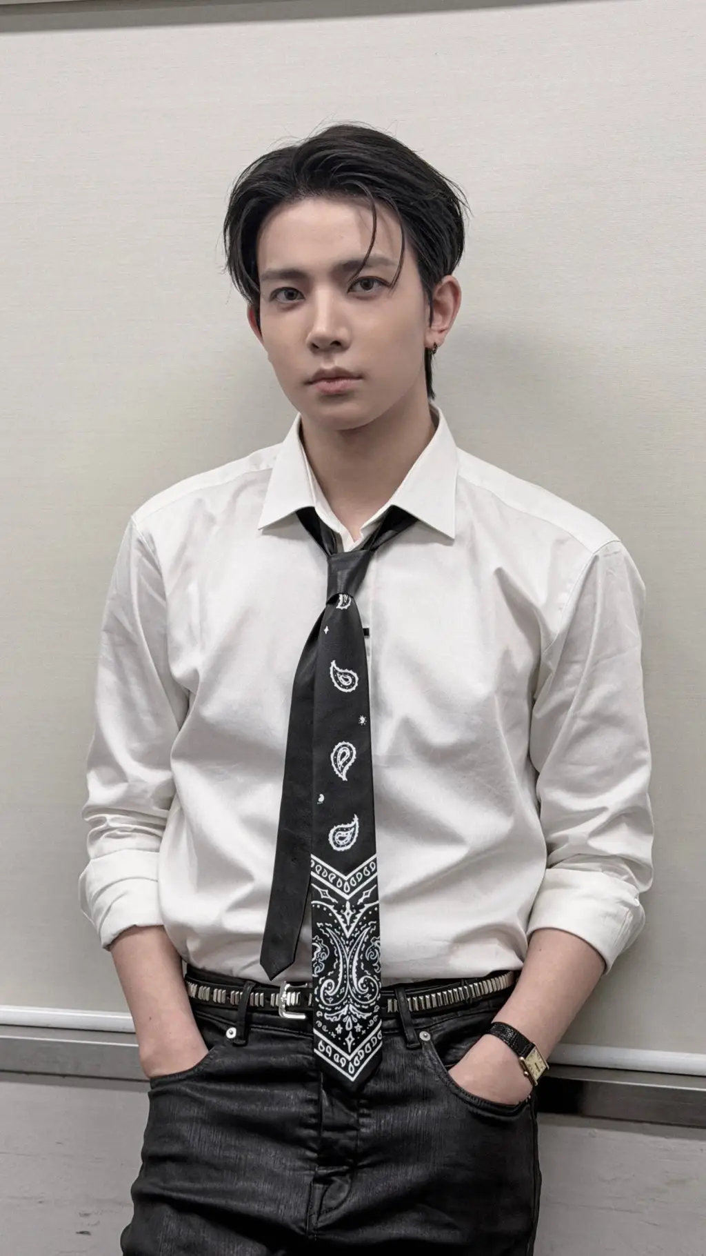 ai character: Lee Heeseung background