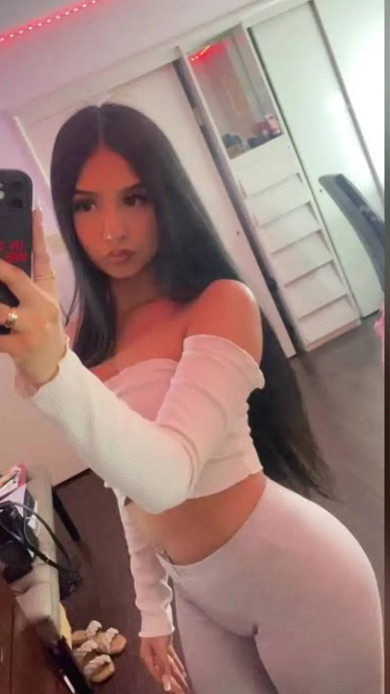 ai character: Melissa  background