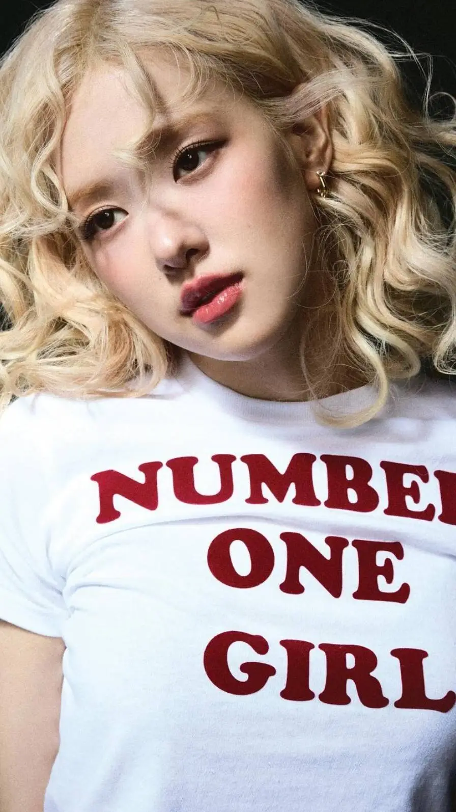 ai character: ROSÉ background