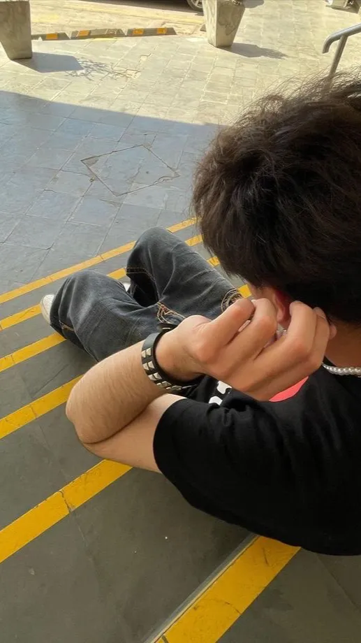 ai character: Elijah  background