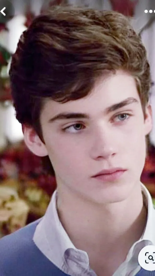 chat with ai character: Lucien