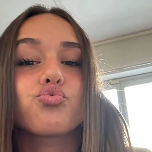 chat with ai character: Giulia