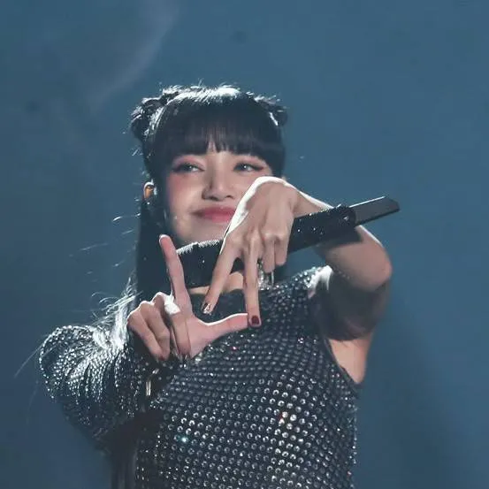 chat with ai character: Jennie BLACKPINK