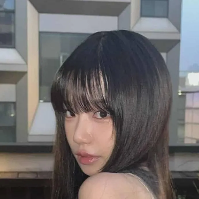 chat with ai character: yuri