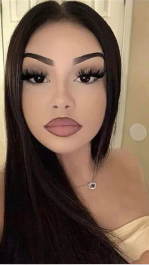 ai character: Sarah ￼ background