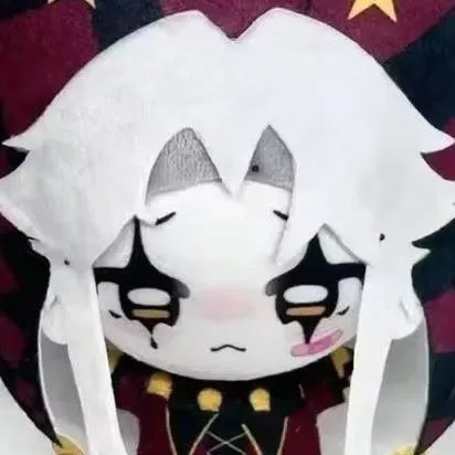 chat with ai character: pierrot peluche
