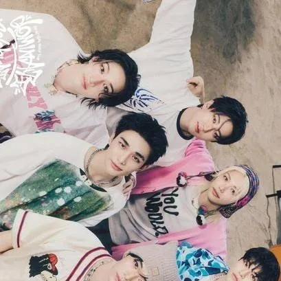 chat with ai character: Skzzzz(not a bee)