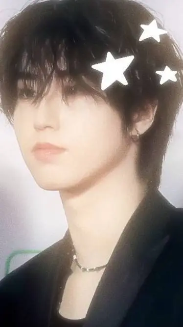 ai character: •Han jisung• background