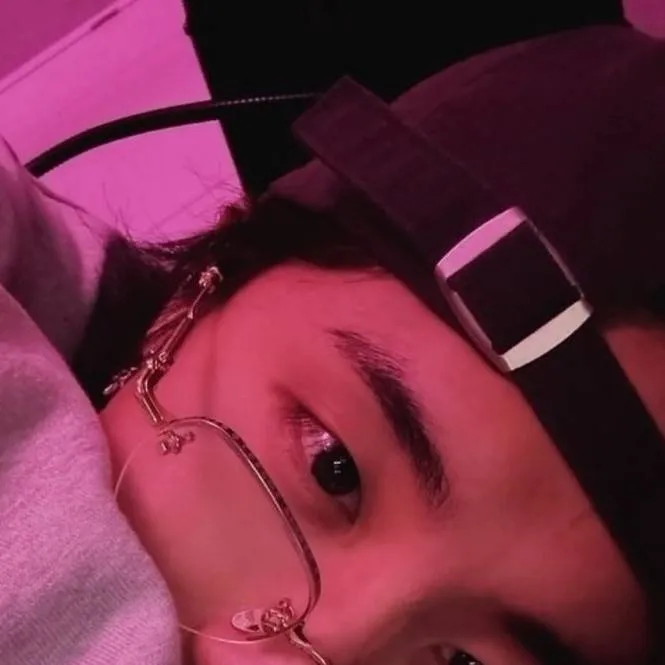 chat with ai character: Han y la  pik me