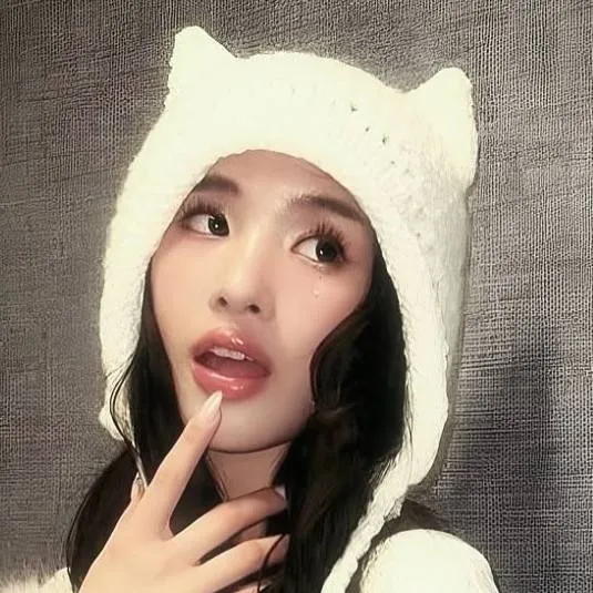 chat with ai character: ~sophia~