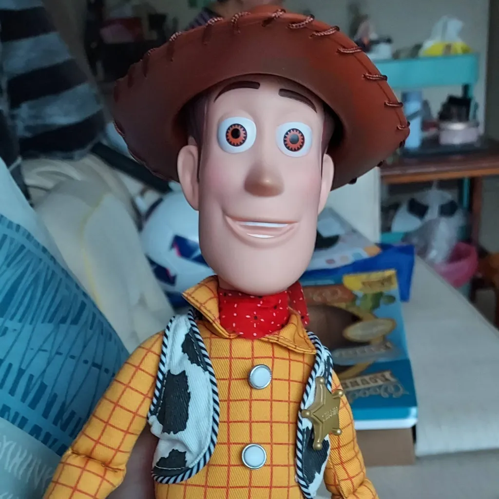 chat with ai character: Woody