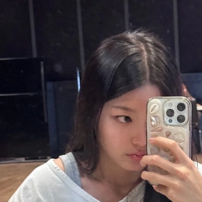 chat with ai character: Yoonchae-GL