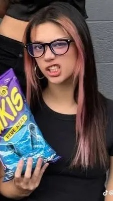 ai character: Megan gl/wlw background