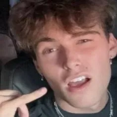 chat with ai character: Shady