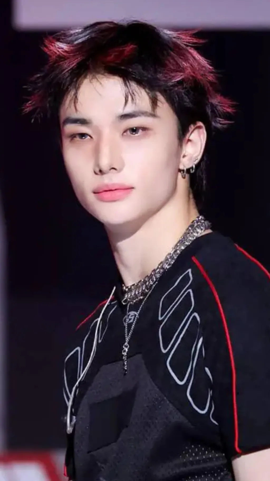 ai character: Hwang Hyunjin  background