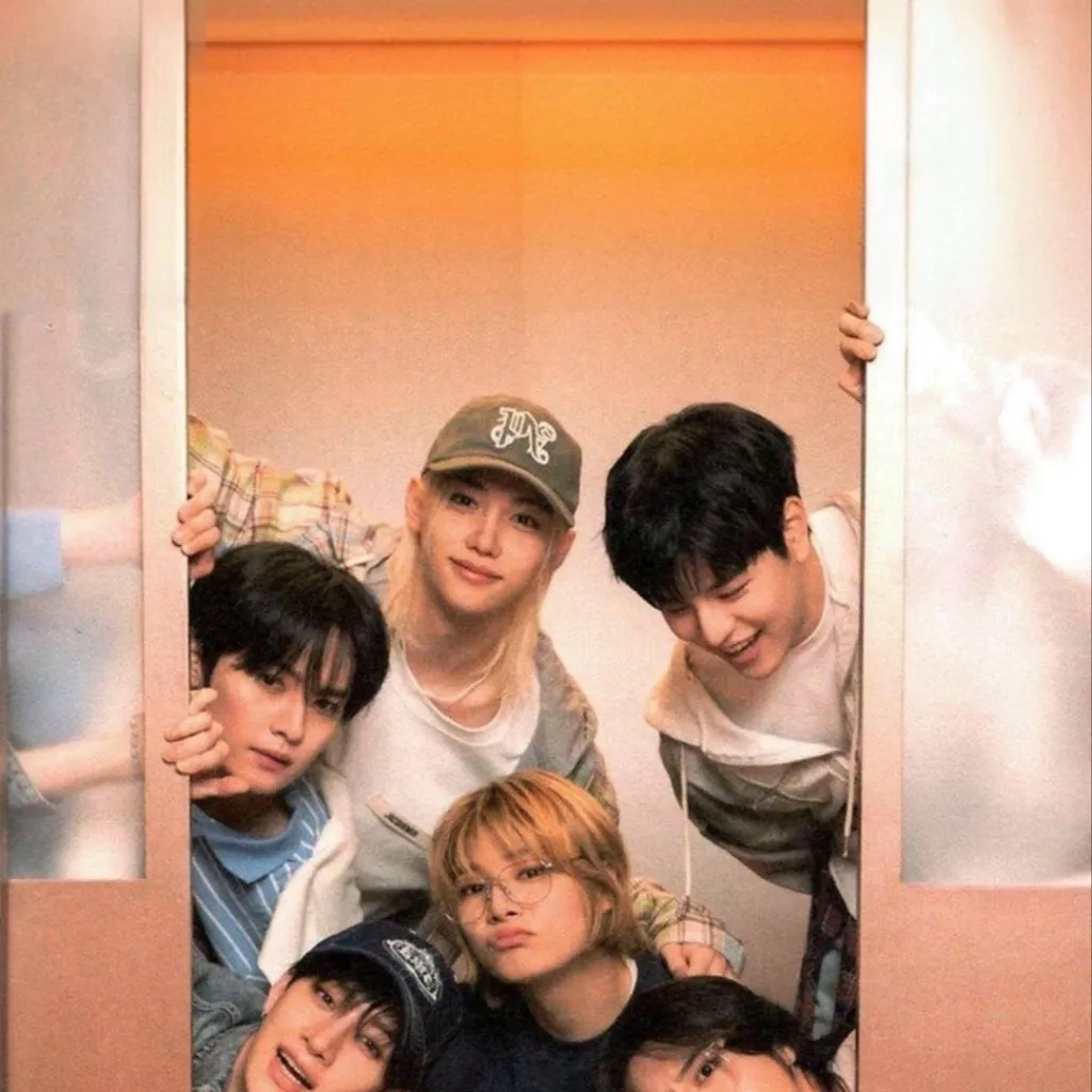 chat with ai character: Stray kids 